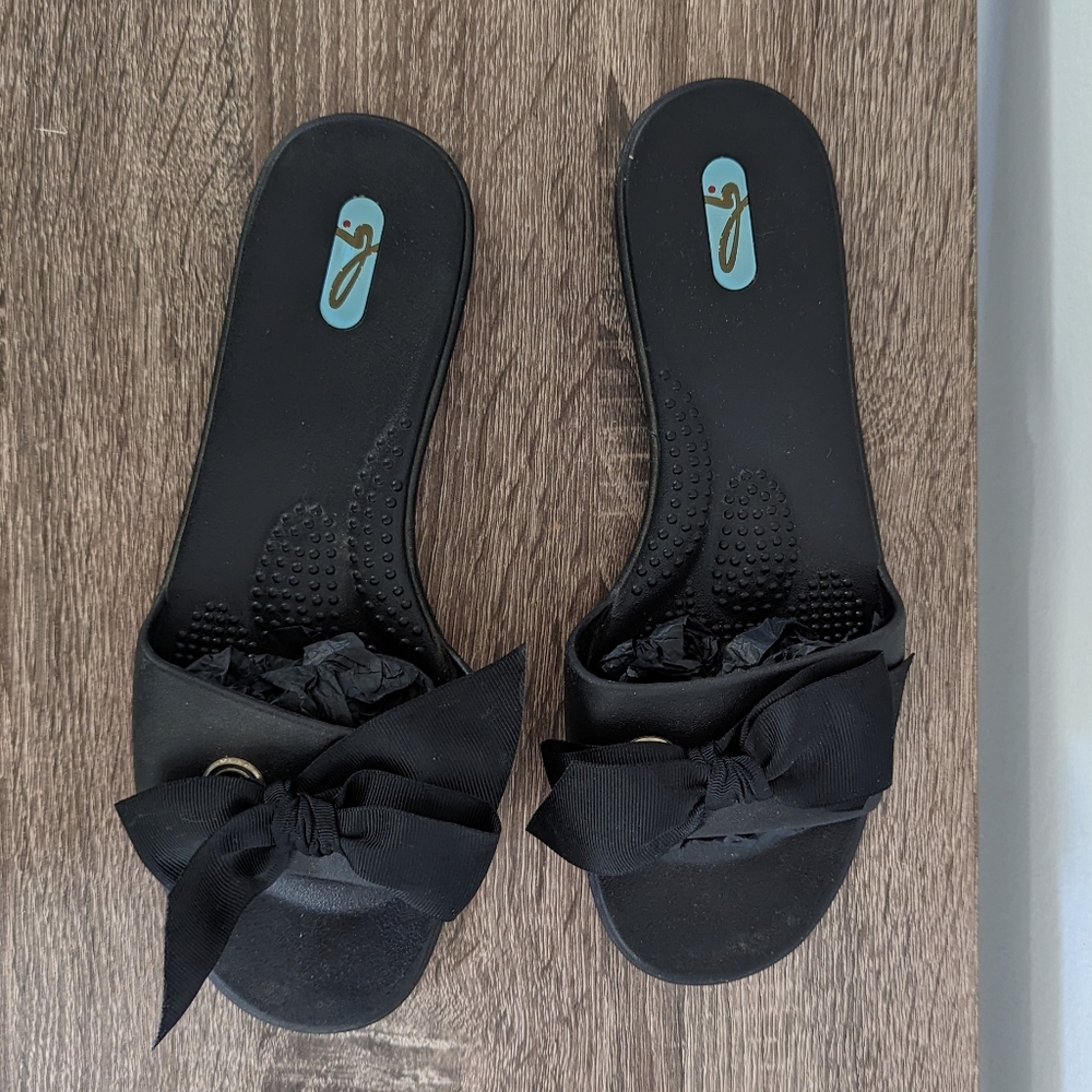 Oka Bee Black Madison Slide Sandals Size M/L